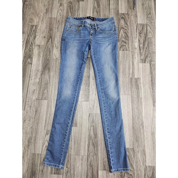 (3/$35) Guess Jeans Womens 25 Light Wash Skinny Stretch Denim Low Rise Pants - Picture 1 of 13